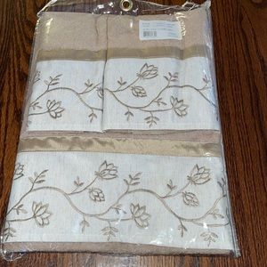3 -PC towel set .